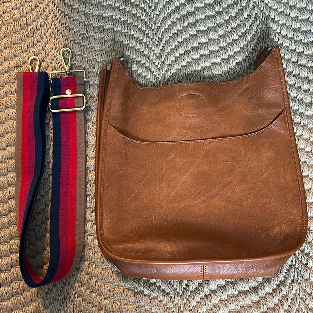 Ah Dorned crossbody bag. Brown. Strap included.